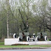 Памятник, Ораниенбаумский плацдарм. Пушки ЗИС-3,зенитное орудие 52-К