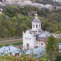 Церковь на территории монастырского комплекса