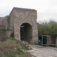 Ворота в восточной части  пещерного города