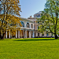 Павловский дворец. Вид заднего двора.