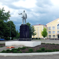 Памятник Ленину и дворец культуры