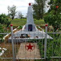 Братская могила воинов,погибших при освобождении хутора от немецко-фашистских захватчиков в январе 1943 года