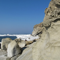 прибрежные скалы