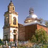 Церковь на деревенском кладбище