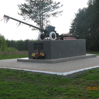 памятник погибшим воинам при въезде в Красную Гору
