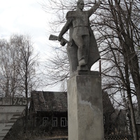 Выша. Памятник защитникам Родины