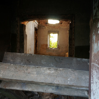 Руины флигеля в родовом имении Новиковых