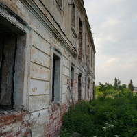 Здание в родовом имении Новиковых