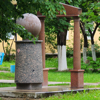 Цемгигант, скульптура на улице Чапаева