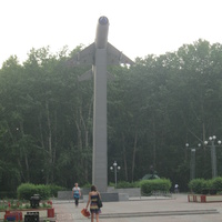 Памятник ачинцам собравшим деньги на эскадрилью "Боевые подруги" в годы ВОВ Парк Победы