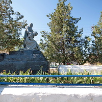 Братская могила и памятник павшим воинам за хутор в январе 1943 года