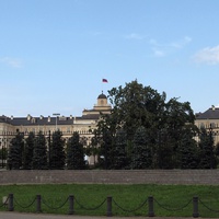 Константиновский дворец