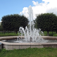 В парке фонтан Кувшинка