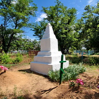 Стела на братской могиле периода Гражданской войны, на кладбище