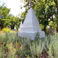 Стела на братской могиле воинов ВОВ на хуторском кладбище
