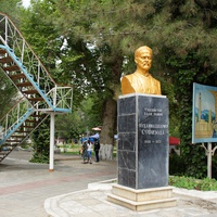 Памятник Суфи-заде