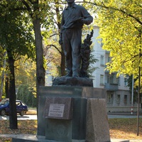 Памятник художнику Пластову