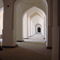 "Готические своды" действующей мечети Калян. Вмещает до 12000 человек.