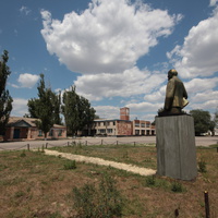 Памятник Ленину в центре