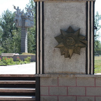 мемориал павшим воинам -правая стела на входе