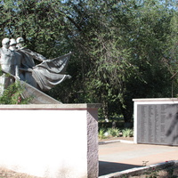 мемориал павшим воинам- вид слева