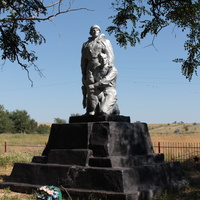 памятник павшим воинам на братской могиле