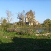 пруд  и  церковь в с. Личадеево
