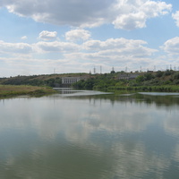 Вид с моста через реку Ингулец на насосные станции ИОС