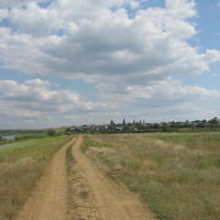 Дорога вдоль берега реки Ингулец к ул. Набережная и пляжу