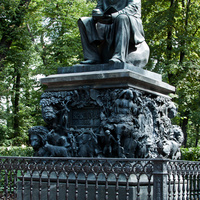 Памятник Крылову