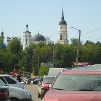 Покровская церковь (на Марата) и Троицкий собор (в Городском парке)