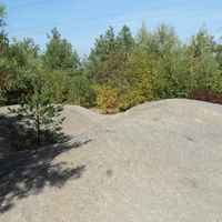 Остатки старой шахты на горе за рекой Красной (Житловка)