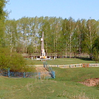 Памятник д. Пахарь