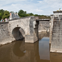 Мост через ров