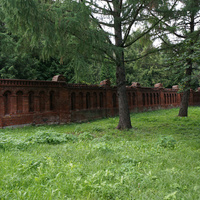 Мемориальный парк, ограда старого кладбища
