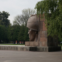 Мемориальный парк. Памятник Коломенцам отдавшим жизнь за Родину в годы войны 1941-1945
