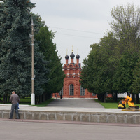 Мемориальный парк, храм Петра и Павла