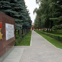 Мемориальный парк. Аллея памяти Кололоменцев Героев Советского Союза