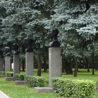 Мемориальный парк. Аллея памяти Кололоменцев Героев Советского Союза