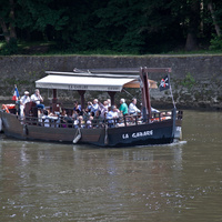 Туристический катер на реке Шер