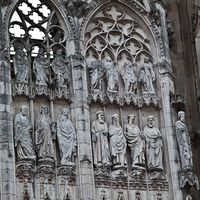 Скульптуры на соборе