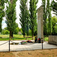 Братская могила воинов, погибших в дни Сталинградской битвы