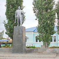 памятник Ленуну на площади Ленина