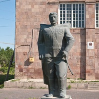 Памятник Андранику Озоняну
