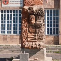 На стене написано: "Армянская национальная партия"