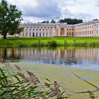 Фасадный пруд и Александровский дворец
