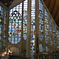 Внутри собора Святой Жанны д'Арк
