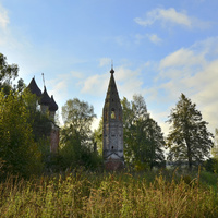 Троицкая церковь села Выголово. Вид с ж/д платформы.