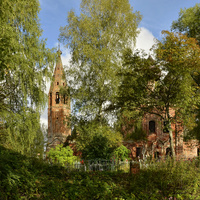 Троицкая церковь на въезде в село Выголово.