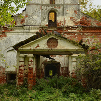 Западный портик Покровского храма в Давыдовском.